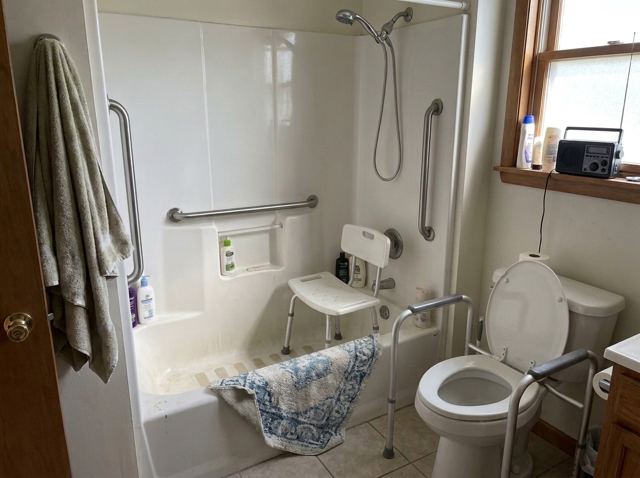 bathroom: Loose bath mat or rug on bathroom floor