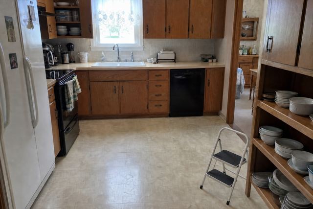 kitchen: Frequently used items stored high