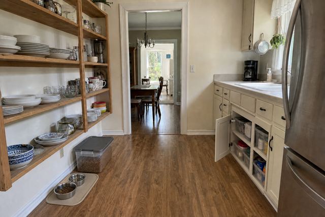 kitchen: Frequently used items stored low