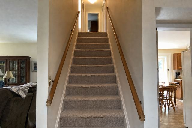 stairs: Undefined step edges / loose stair covering